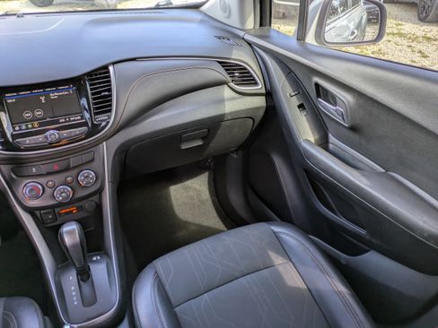 Used 2019 Chevrolet Trax LT w/ LT Convenience Package image 15