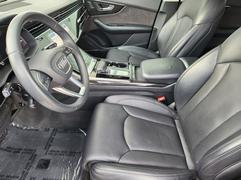Used 2019 Audi Q8 Prestige w/ Luxury Package image 13