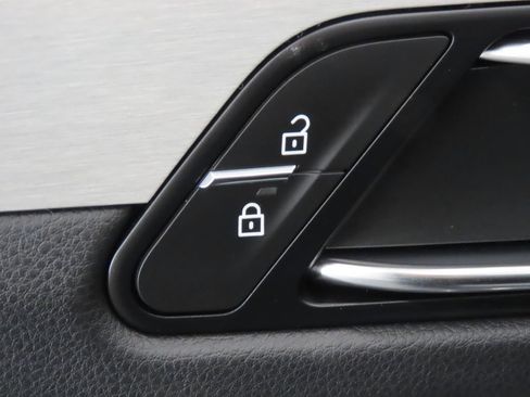 Certified 2026 Porsche Macan AWD/4WD image 37