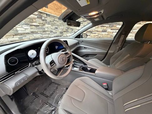 Used 2023 Hyundai Elantra SEL w/ Convenience Package image 10