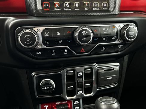 Used 2022 Jeep Wrangler Unlimited Rubicon w/ Steel Bumper Group AWD/4WD image 19