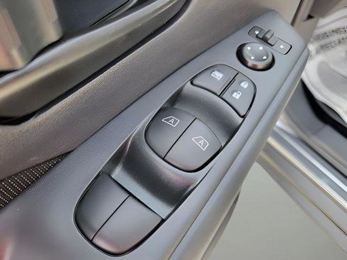 Used 2025 Nissan Kicks Play S image 9