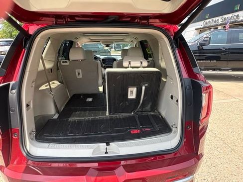 Used 2023 GMC Acadia Denali w/ Denali Ultimate Package AWD/4WD image 9