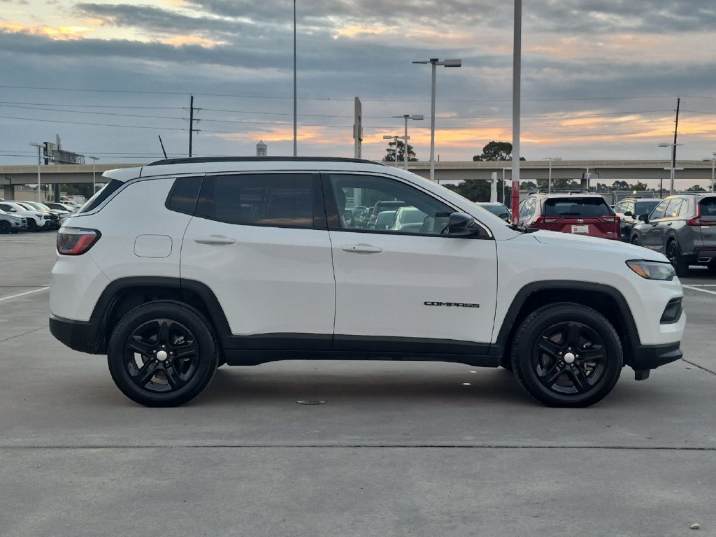 Used 2023 Jeep Compass Latitude AWD/4WD image 7