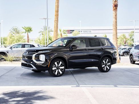 New 2025 Mitsubishi Outlander SE image 4