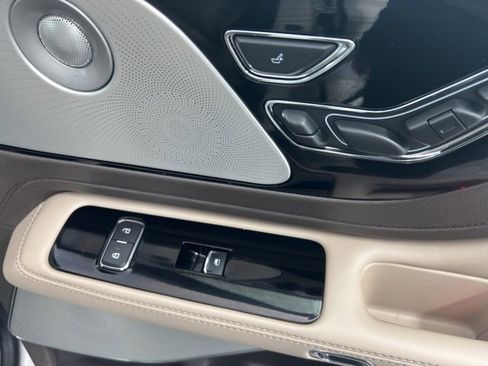 Used 2023 Lincoln Aviator Reserve w/ Equipment Group 201A image 25