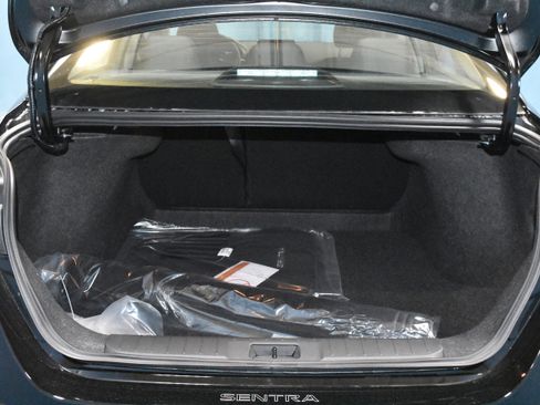 New 2025 Nissan Sentra SR w/ Midnight Edition image 25