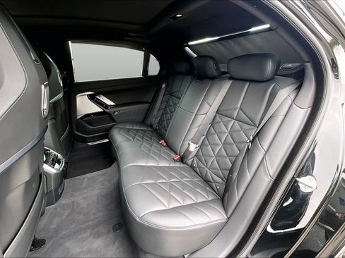 Used 2025 BMW 740i xDrive AWD/4WD image 21