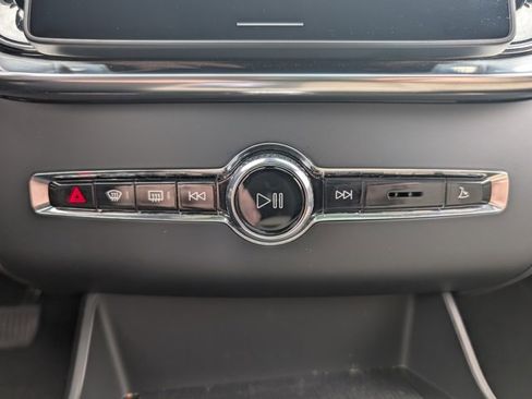 Used 2025 Volvo XC90 B6 Plus image 22