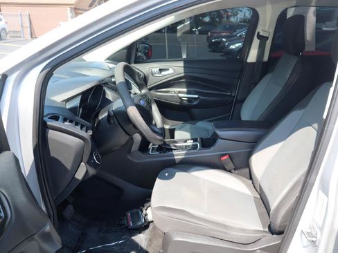 Used 2019 Ford Escape SE FWD image 18