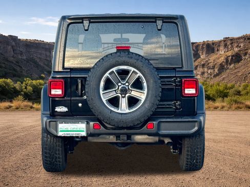 Used 2020 Jeep Wrangler Unlimited Sahara image 4