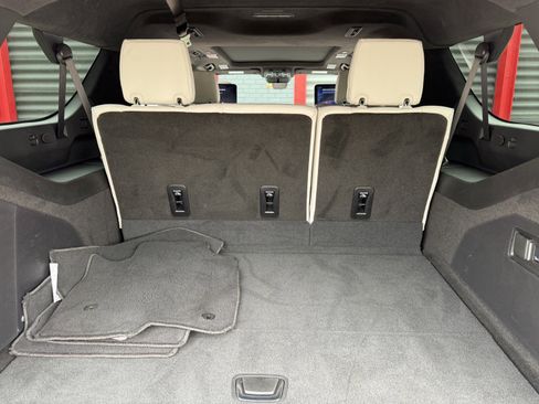 Used 2025 Cadillac Escalade ESV V image 27