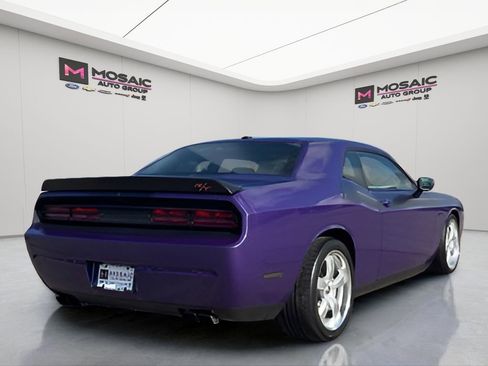 Used 2014 Dodge Challenger R/T image 9