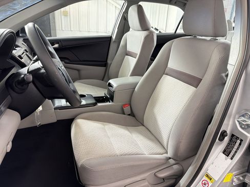 Used 2012 Toyota Camry LE FWD image 4