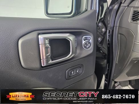 New 2025 Jeep Gladiator Mojave image 10