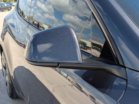 Used 2024 Tesla Model Y 2WD image 12