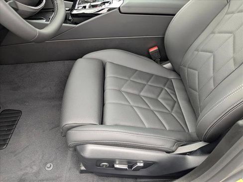 Used 2025 BMW i5 eDrive40i w/ Premium Package image 4