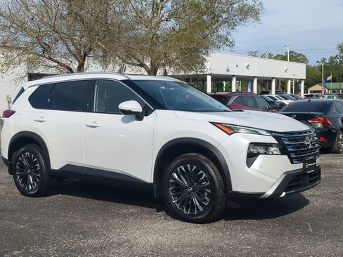 Certified 2025 Nissan Rogue SL w/ Tech Package AWD/4WD image 2