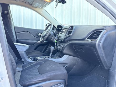 Used 2019 Jeep Cherokee Latitude w/ Popular Appearance Group image 26