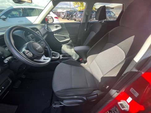 Used 2025 Kia Soul LX w/ LX Technology Package FWD image 20