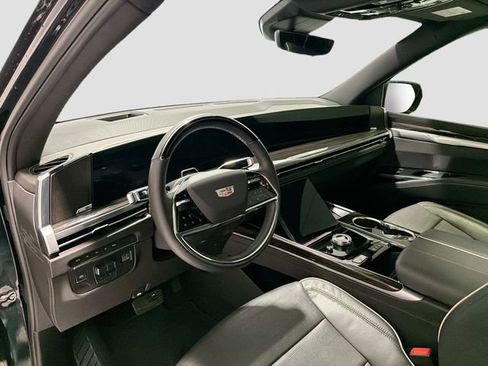 Certified 2025 Cadillac Escalade ESV Premium Luxury image 9