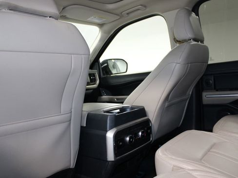 Used 2024 Ford Expedition Limited image 21