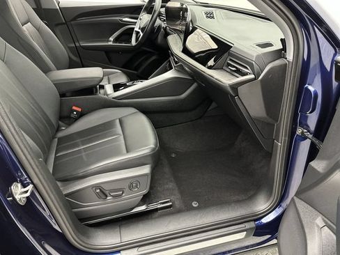 Used 2025 Audi Q5 Premium w/ Convenience Package AWD/4WD image 24