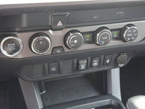 Used 2019 Toyota Tacoma TRD Off-Road AWD/4WD image 15