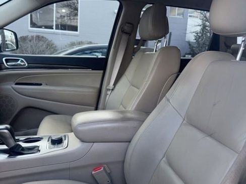 Used 2018 Jeep Grand Cherokee Limited image 7