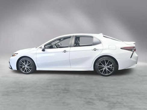 Used 2024 Toyota Camry SE FWD image 3