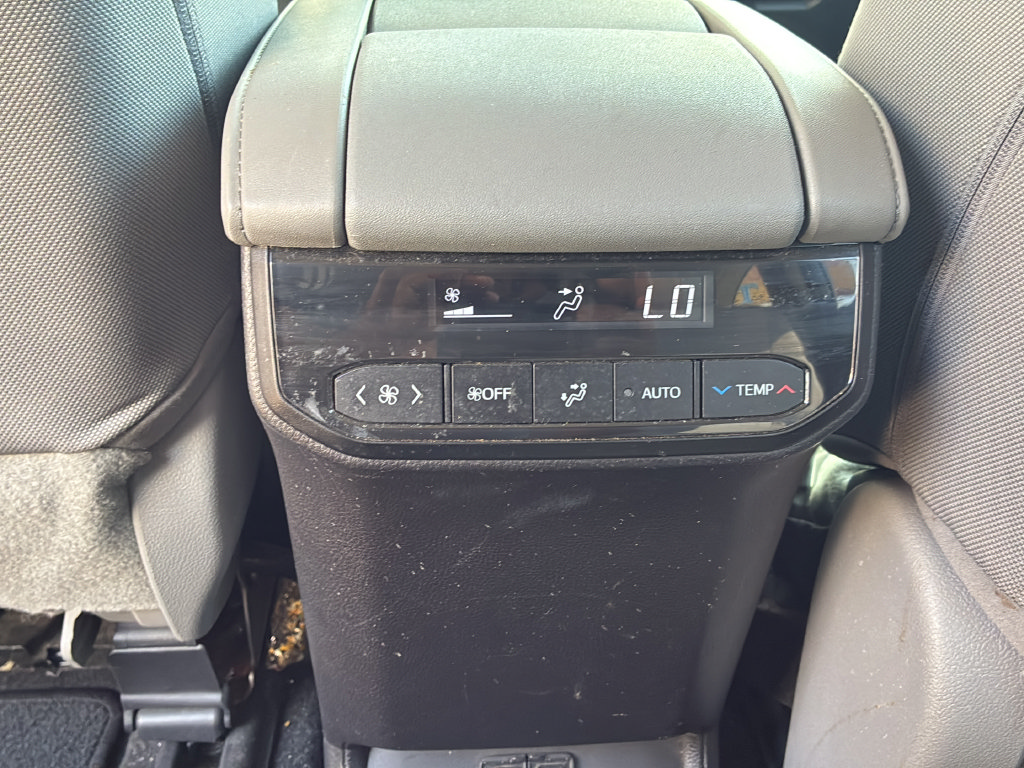 Used 2023 Toyota Highlander LE FWD image 16