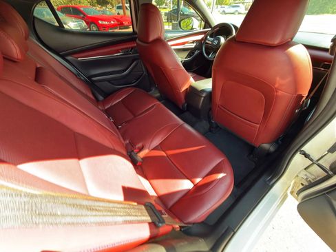 Used 2020 MAZDA MAZDA3 Hatchback w/ Premium Package FWD image 9