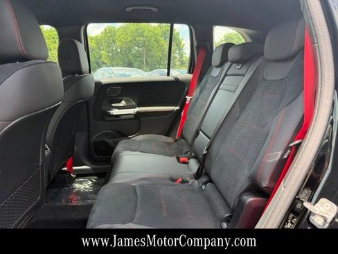 Used 2025 Mercedes-Benz GLB 35 AMG 4MATIC image 21