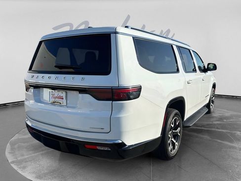 Used 2024 Jeep Wagoneer L Series III w/ Flexible Seating Group AWD/4WD image 7