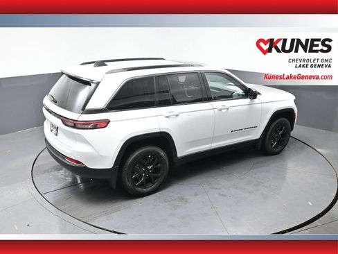 Used 2026 Jeep Grand Cherokee Altitude AWD/4WD image 33