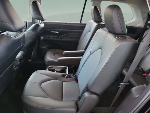 Certified 2025 Toyota Grand Highlander XLE image 9