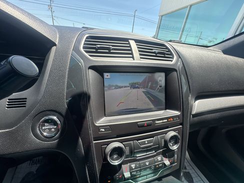 Used 2018 Ford Explorer XLT w/ Equipment Group 202A FWD image 15