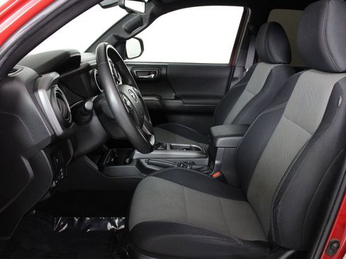 Used 2022 Toyota Tacoma TRD Off-Road w/ Technology Package AWD/4WD image 30