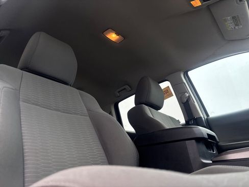 Used 2018 Toyota Tacoma SR5 RWD image 24