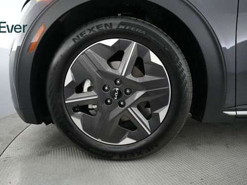Used 2025 Kia EV6 Light image 9