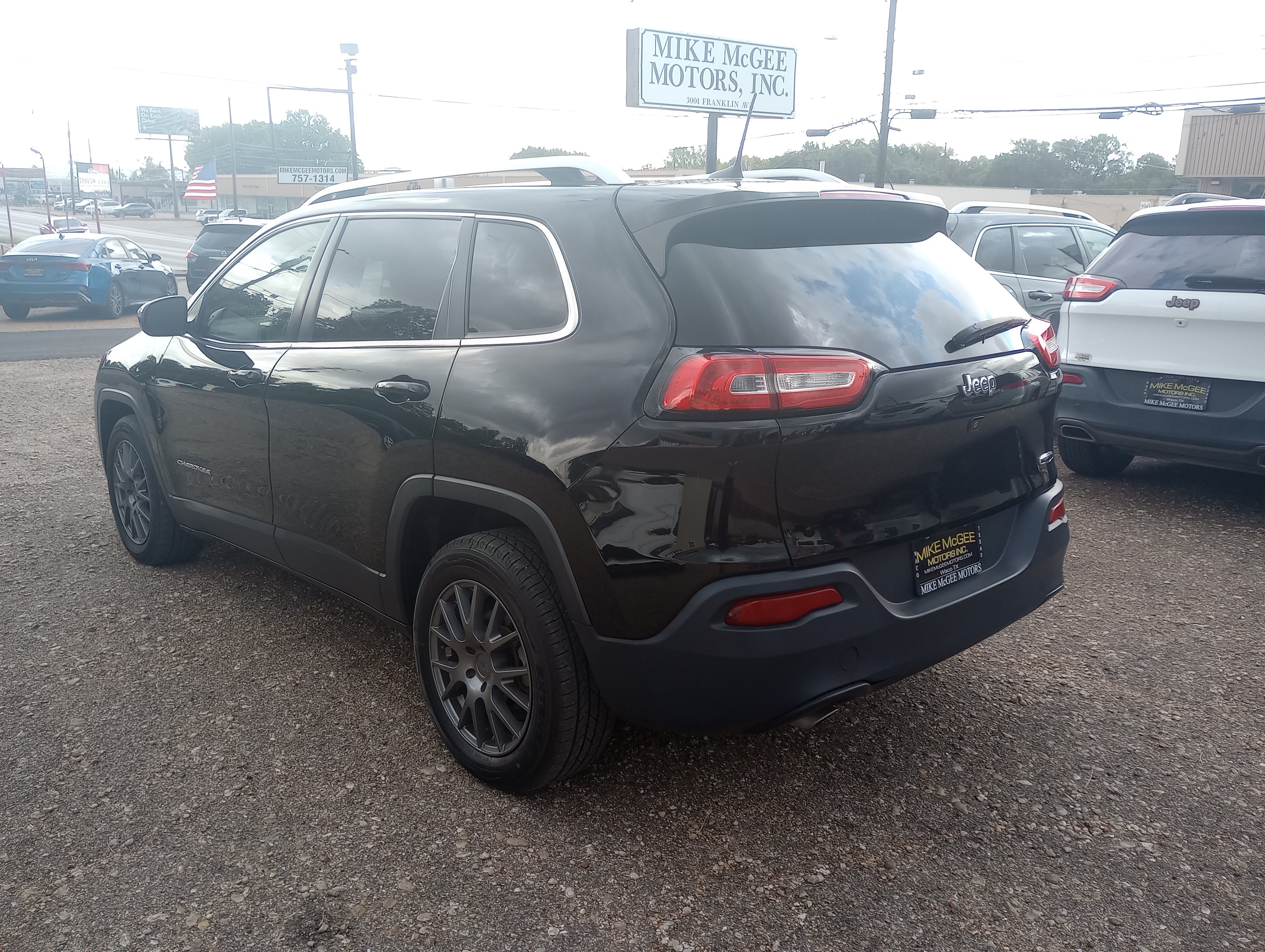 Used 2018 Jeep Cherokee Latitude FWD image 5