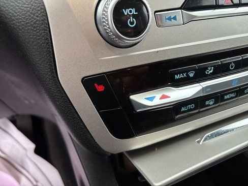 Used 2022 Ford Explorer XLT image 26