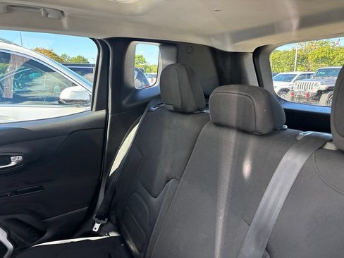 Used 2019 Jeep Renegade Latitude w/ Cold Weather Group AWD/4WD image 14