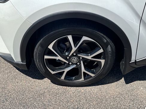Used 2020 Toyota C-HR XLE FWD image 38