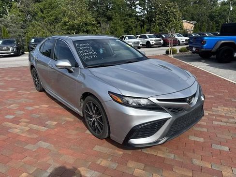 Used 2022 Toyota Camry SE FWD image 19