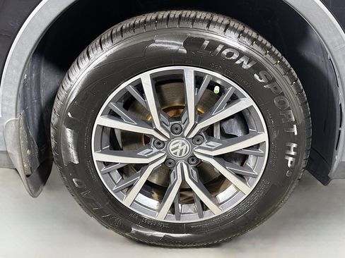 Used 2020 Volkswagen Tiguan SE FWD image 32