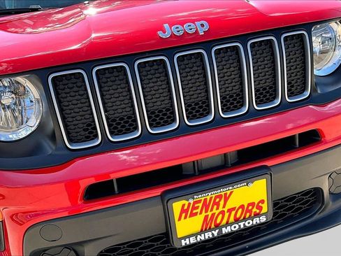 Used 2023 Jeep Renegade Latitude AWD/4WD image 32