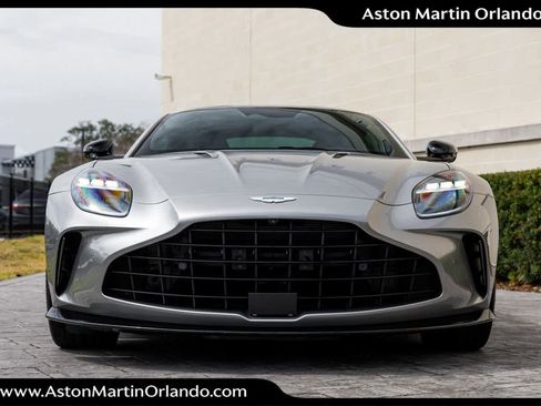 Used 2025 Aston Martin V8 Vantage Coupe image 29