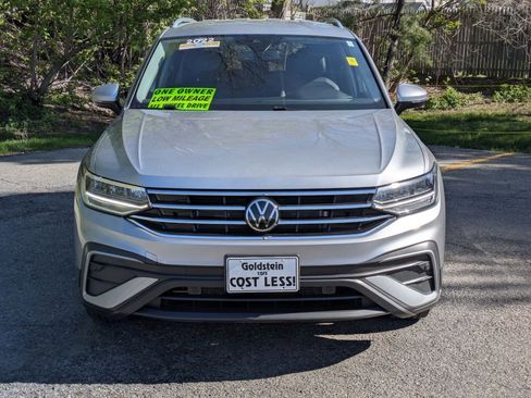 Used 2022 Volkswagen Tiguan SE AWD/4WD image 2