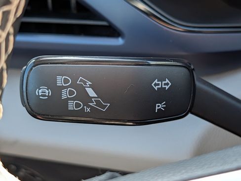Certified 2023 Volkswagen Taos SE w/ Panoramic Sunroof Package AWD/4WD image 31
